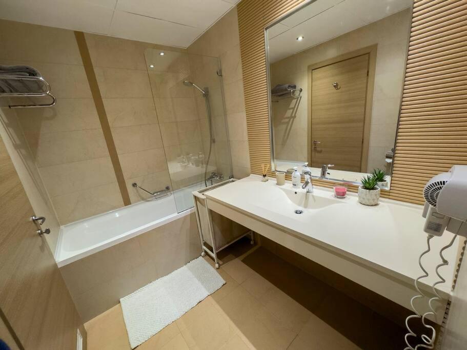 Luxury 2 Bedroom Apartment Бухарест Екстер'єр фото