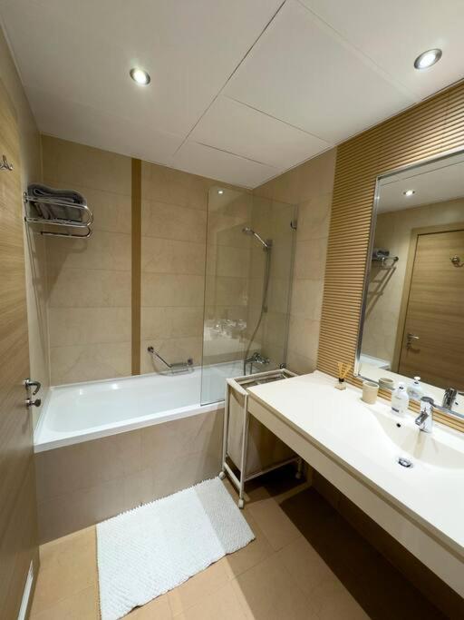 Luxury 2 Bedroom Apartment Бухарест Екстер'єр фото